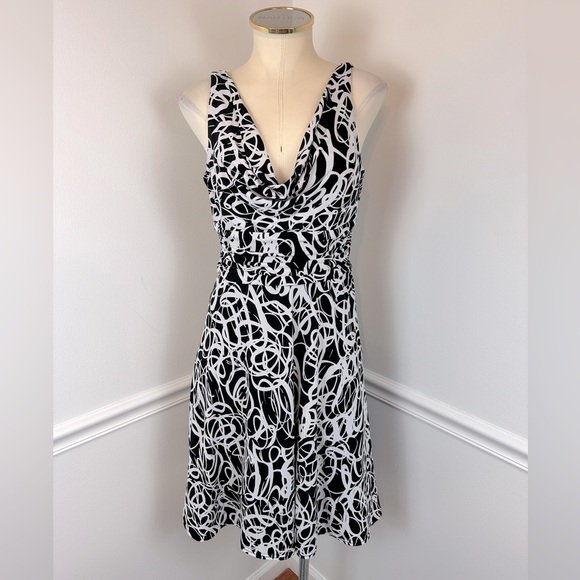 WHITE HOUSE BLACK MARKET Sleeveless Black/White Fit &Flare Drape Neck Dress | 10 - Picture 1 of 13